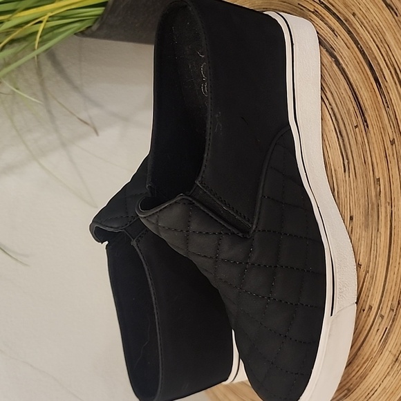 Sugar Kallie2 Black Quilted Slip-On Sneakers Women's Size 8.5 - Picture 3 of 11